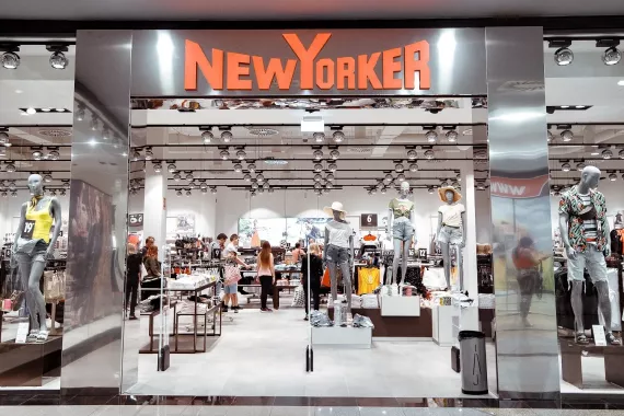 Магазин "New Yorker".