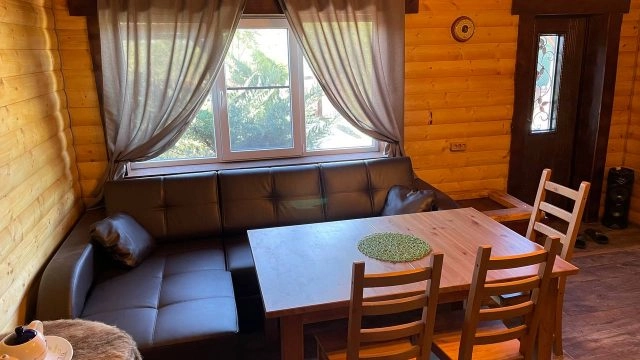 База отдыха У Реки в Ростове-на-Дону: Бани, На берегу, Кондиционер в номерах, Банкетный зал, Парковка,