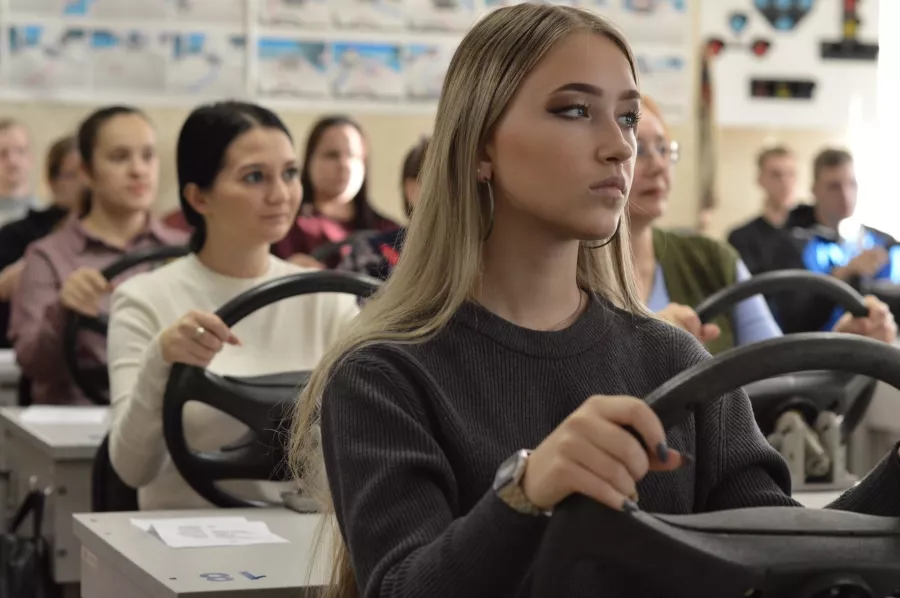 Автошкола Развитие на улице Курчатова, 50 в Ростове-на-Дону: Авто курсы, Автовождение, Водительские курсы, Обучение водителей, Урок вождения,