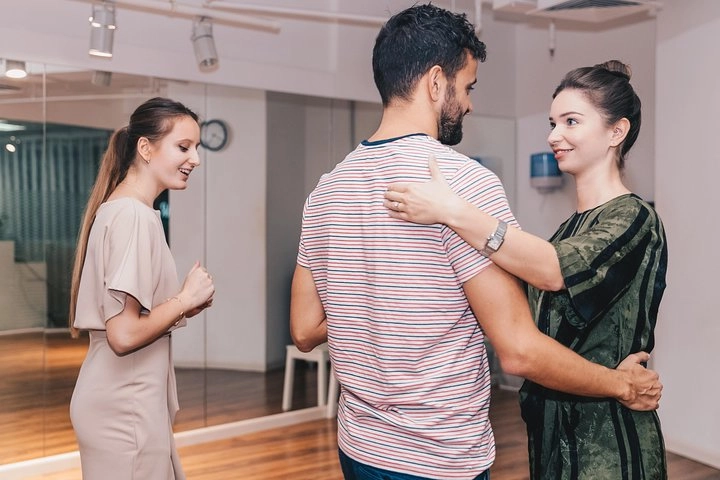 Школа танцев Dance Studios JLT в Дубаи: Уроки танцев , Хореография , Вальс , Больные танцы , Современная хореография , Румба , Танго ,
