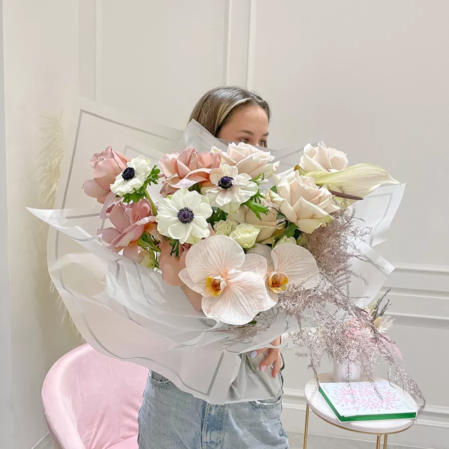 Магазин цветов Azalee Flower Boutique в Дубаи: Экибана , Композиция цветов , Букеты , Украшения на мероприятия ,