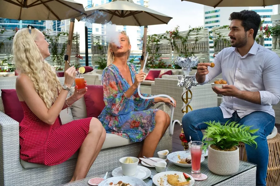 Отель Tryp by Wyndham Dubai 4* в Дубаи: Отель в центре , Открытый бассейн , Конференц-зал, Комфортные номера , Ресторан при отеле ,