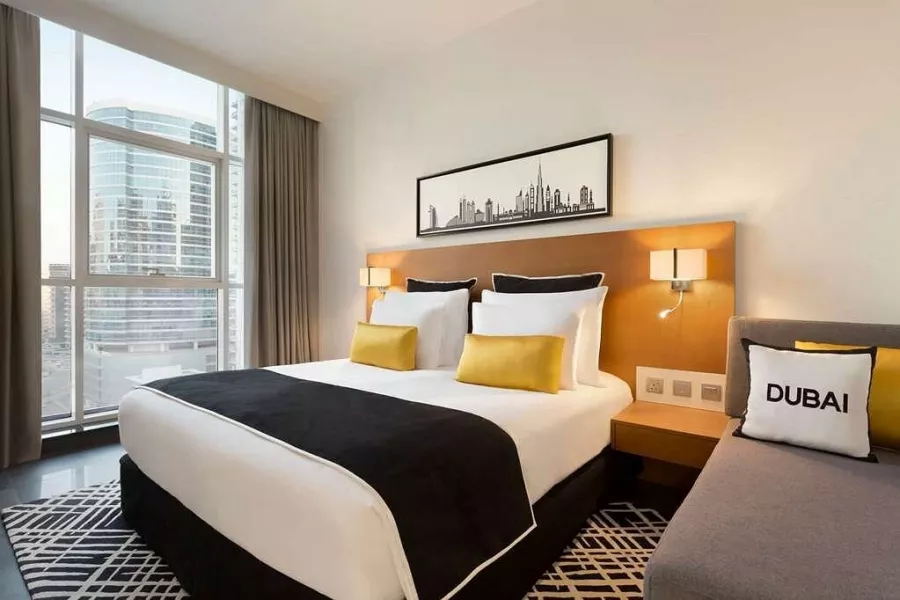 Отель Tryp by Wyndham Dubai 4* в Дубаи: Отель в центре , Открытый бассейн , Конференц-зал, Комфортные номера , Ресторан при отеле ,