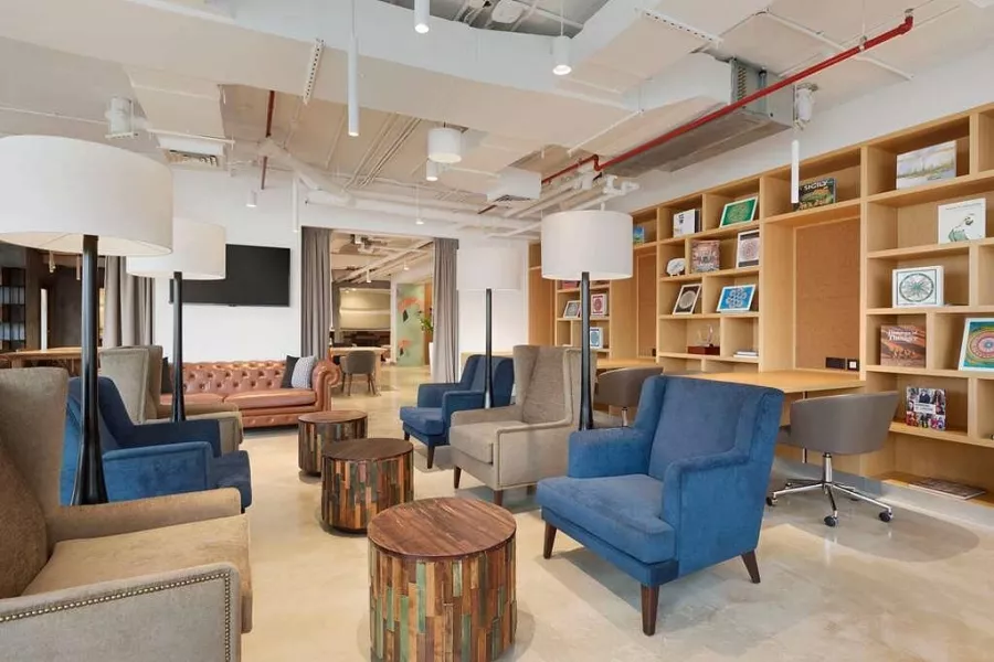 Отель Tryp by Wyndham Dubai 4* в Дубаи: Отель в центре , Открытый бассейн , Конференц-зал, Комфортные номера , Ресторан при отеле ,
