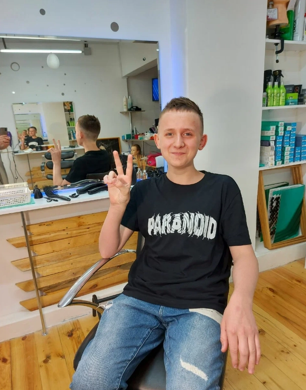 Салон красоты Файн Лайн в Минске: Макияж, Выпрямление волос, Укладка волос, Ботокс волос, Окрашивание волос, Стрижка бороды и усов, Оплата картой, Наличный расчёт,