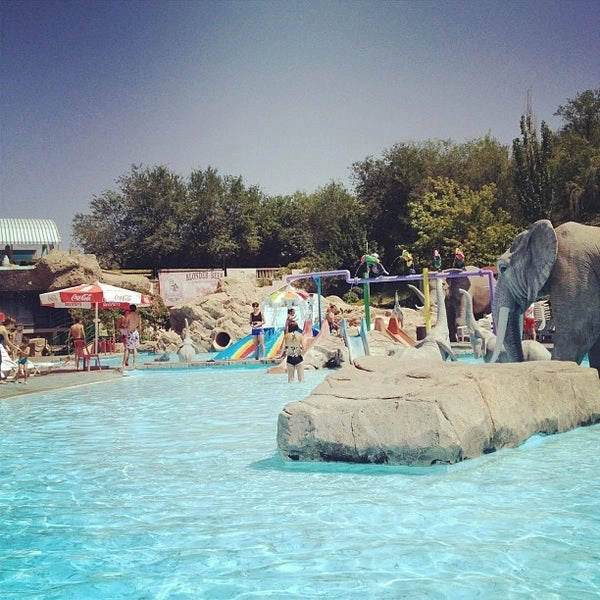 Аквапарк в Ереване Water World в Ереване: Аттракционы, Пенные Вечеринки, Гидромассажные Ванны, Семейный отдых,