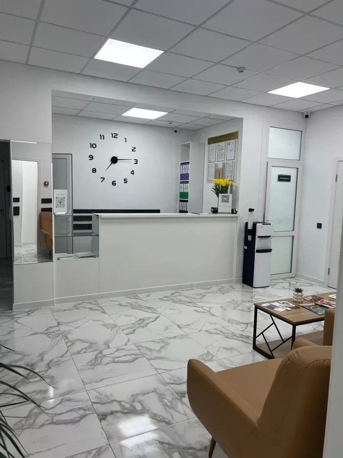 Стоматологическая клиника ГриАрт в Сочи: Зубы, Ортодонт, Брекеты, Установка имплантов, Виниры,