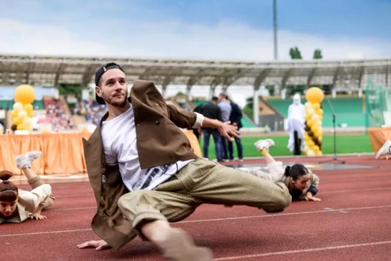 Школа танцев в Майкопе "JAM".