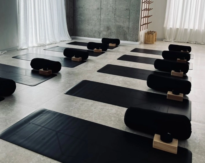 Студия йоги в Ереване Guru Yoga Studio в Ереване: Онлайн Занятия, Гармония Физического Здоровья, Релакс, Нравственно-Духовная Красота,