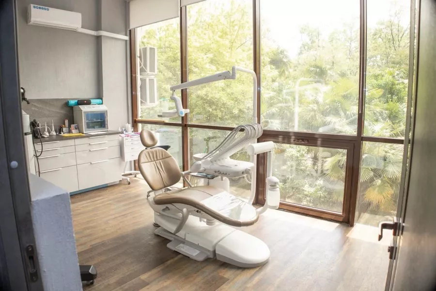 Стоматология 32 Dental Station в Сочи: Зубы, Брекеты, Установка имплантов, Прикус, Ортодонт,