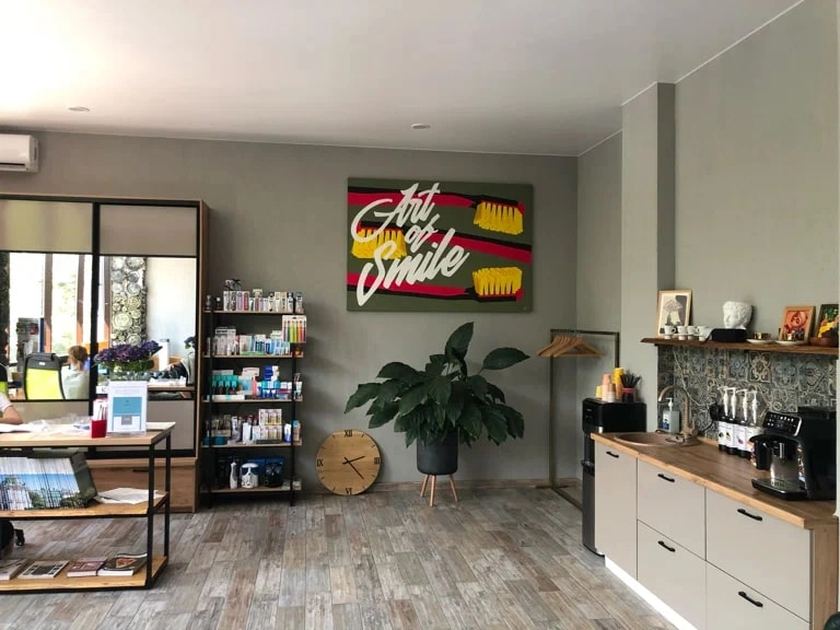 Стоматология 32 Dental Station в Сочи: Зубы, Брекеты, Установка имплантов, Прикус, Ортодонт,