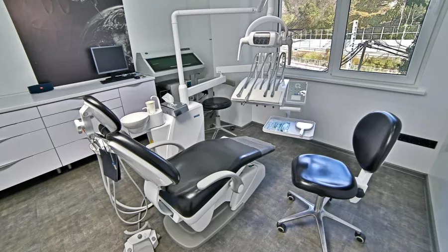 Стоматология 32 Dental Station в Сочи: Зубы, Брекеты, Установка имплантов, Прикус, Ортодонт,