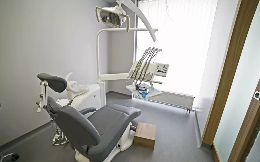 Стоматология Dental Sochi Mall в Сочи: Зубы, Ортодонт, Лечение кариеса, Брекеты, Виниры,