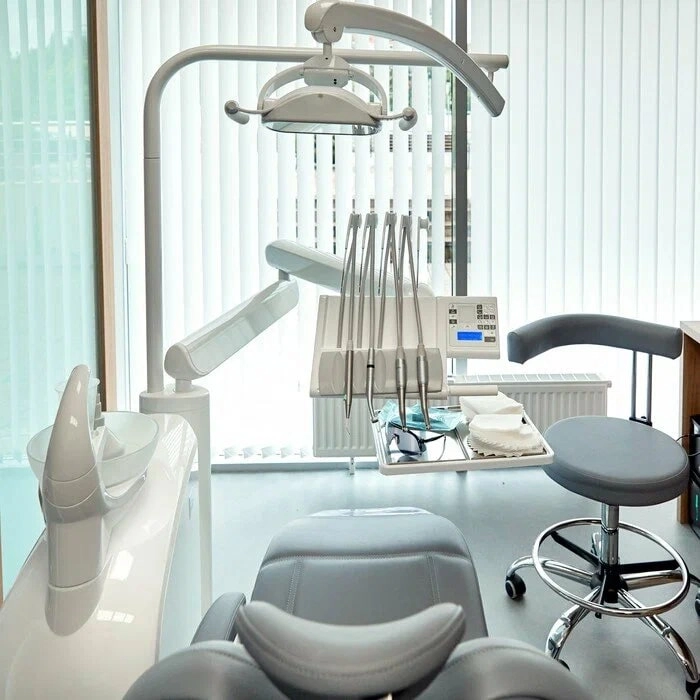 Стоматология Dental Sochi Mall в Сочи: Зубы, Ортодонт, Лечение кариеса, Брекеты, Виниры,