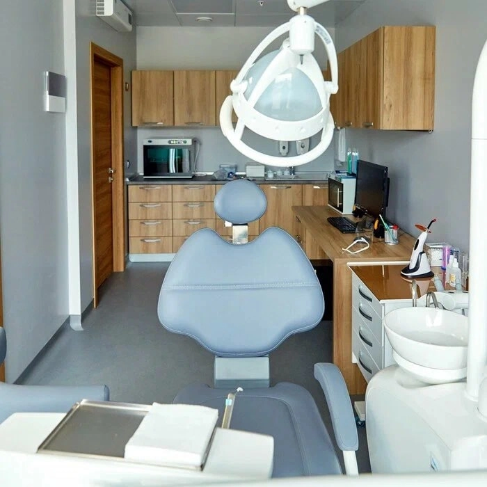 Стоматология Dental Sochi Mall в Сочи: Зубы, Ортодонт, Лечение кариеса, Брекеты, Виниры,