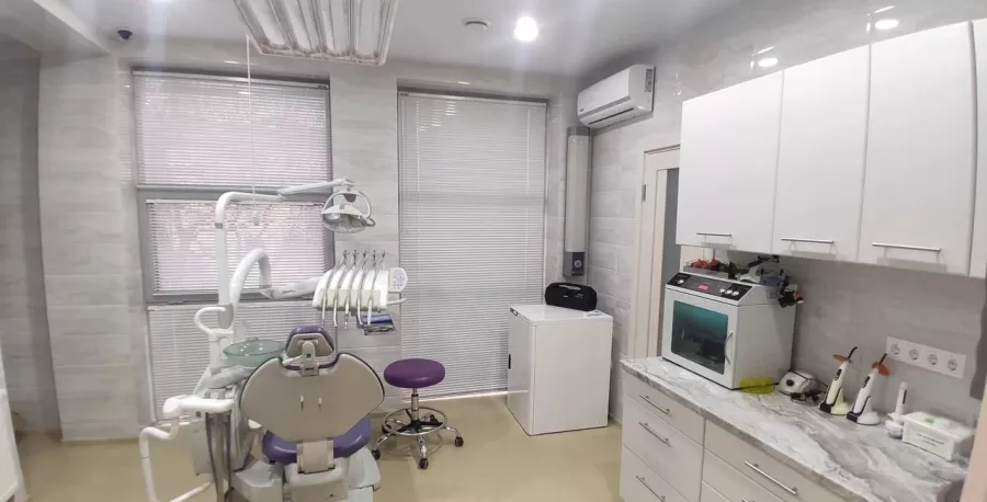 Стоматология Dental Sun Clinic в Сочи: Зубы, Ортодонт, Лечение кариеса, Установка имплантов, Виниры,