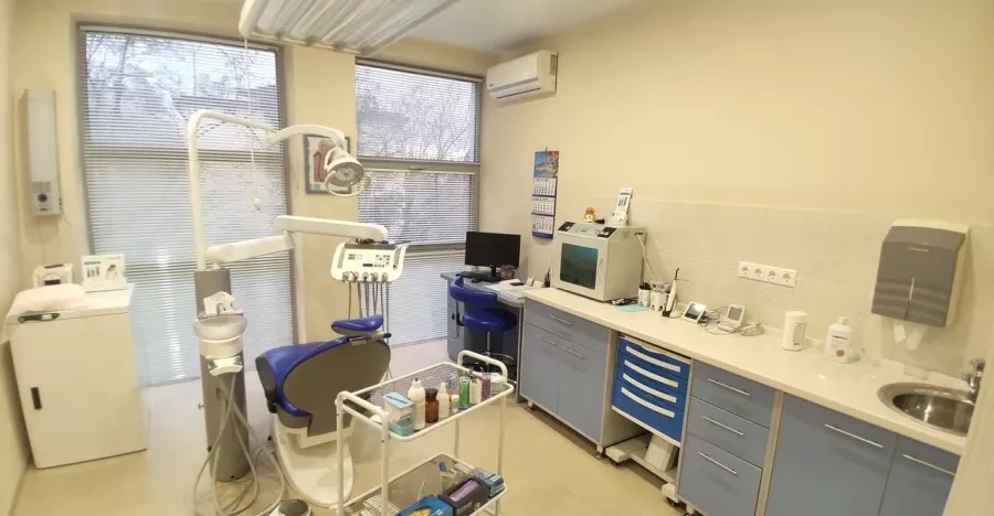 Стоматология Dental Sun Clinic в Сочи: Зубы, Ортодонт, Лечение кариеса, Установка имплантов, Виниры,