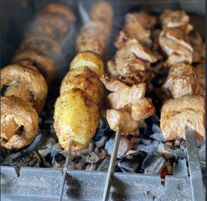 Кафе Гамбринус в Адлере: Еда, Восточная кухня, Кавказская кухня, Доставка, Завтрак, Терраса, Живая музыка, Кофе,