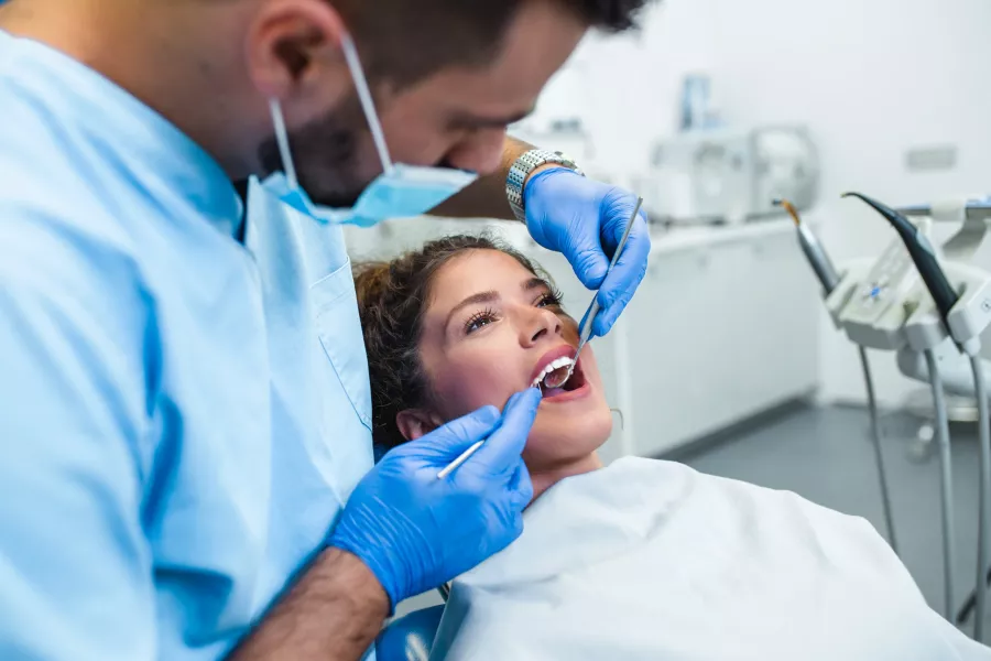 Стоматология VI-DENTA в Сочи: Зубы, Лечение кариеса, Установка имплантов, Виниры, Ортодонт,