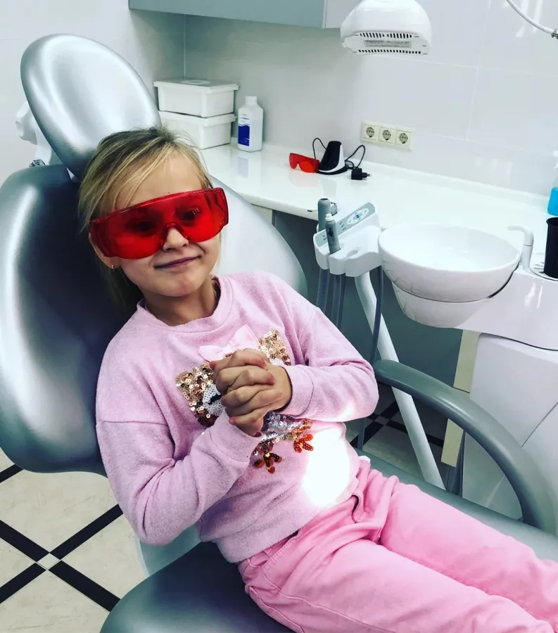Стоматология VI-DENTA в Сочи: Зубы, Лечение кариеса, Установка имплантов, Виниры, Ортодонт,