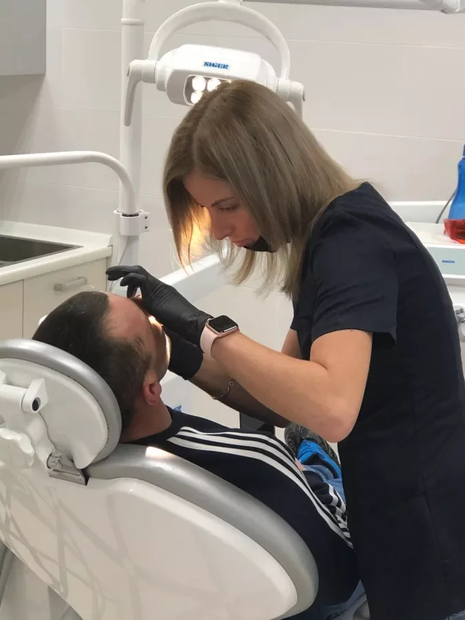 Стоматология VI-DENTA в Сочи: Зубы, Лечение кариеса, Установка имплантов, Виниры, Ортодонт,