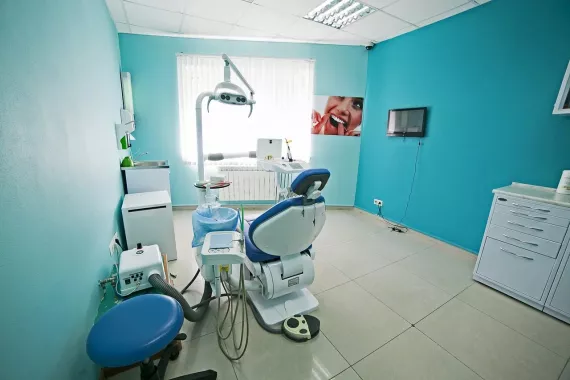 Стоматология "Дентал Центр".