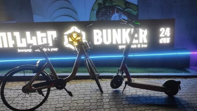 Компьютерный клуб "Bunker Game Bar".