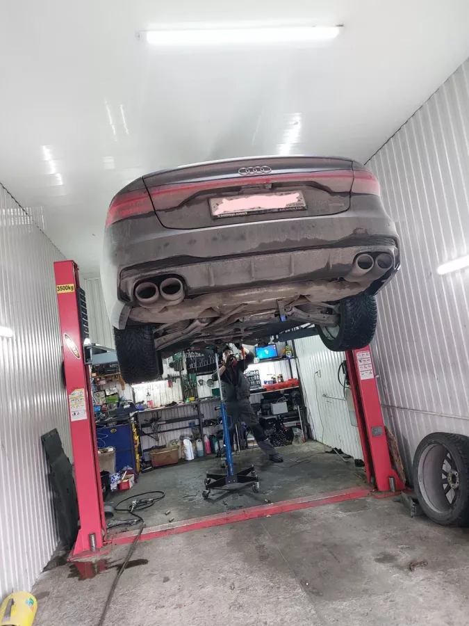 Автоцентр Pit-stop в Туапсе: Установка автозвука, Ремонт пневмоподвески, Ремонт стоек, Проточка тормозных дисков, Замена масла, Доставка,