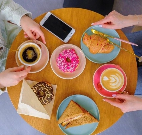 Кофейня Coffee Like в Адлере: Кофе на вынос, Завтрак, Десерты, Прохладные напитки, Молочные коктейли,