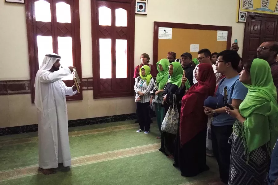 Музей Jumeirah Mosque в Дубаи: Музей в мечети , Артефакты , Инсталляции , Фотграфии 80-х , Прошлое Дубая , Экскурсия,