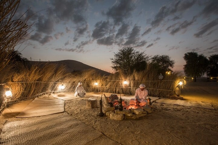 Музей Al Marmoom Heritage Village в Дубаи: Верблюжьи бега , Перевня в пустыни, Катание на верблюдах , Заповедник ,
