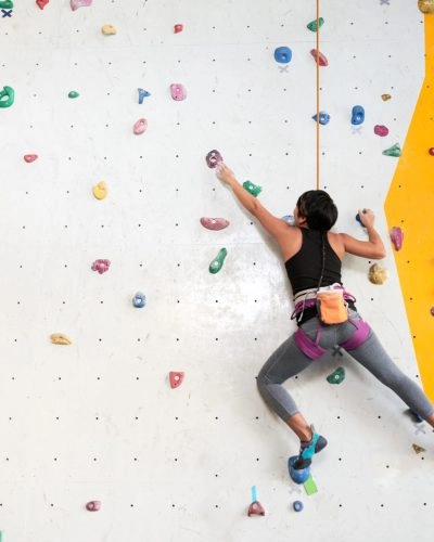 Скалодром Dorell Climbing Center в Дубаи: Скалолазание , Фитнес, Скалолазание по канату , Тренеры , Альпинизм ,