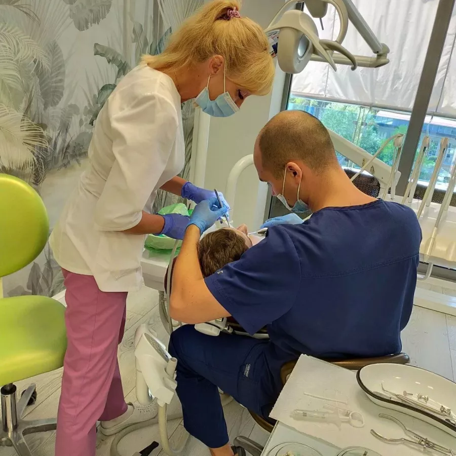 Стоматология Скаковский в Сочи: Зубы, Ортодонт, Лечение кариеса, Брекеты, Установка имплантов,