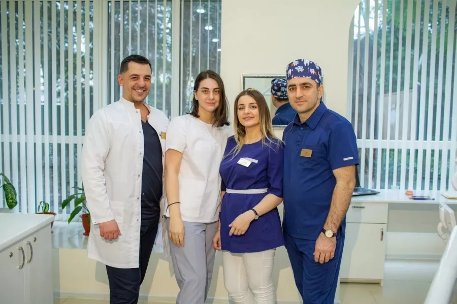 Стоматологическая клиника Royal Dental в Сочи: Зубы, Ортодонт, Лечение кариеса, Брекеты, Установка имплантов,