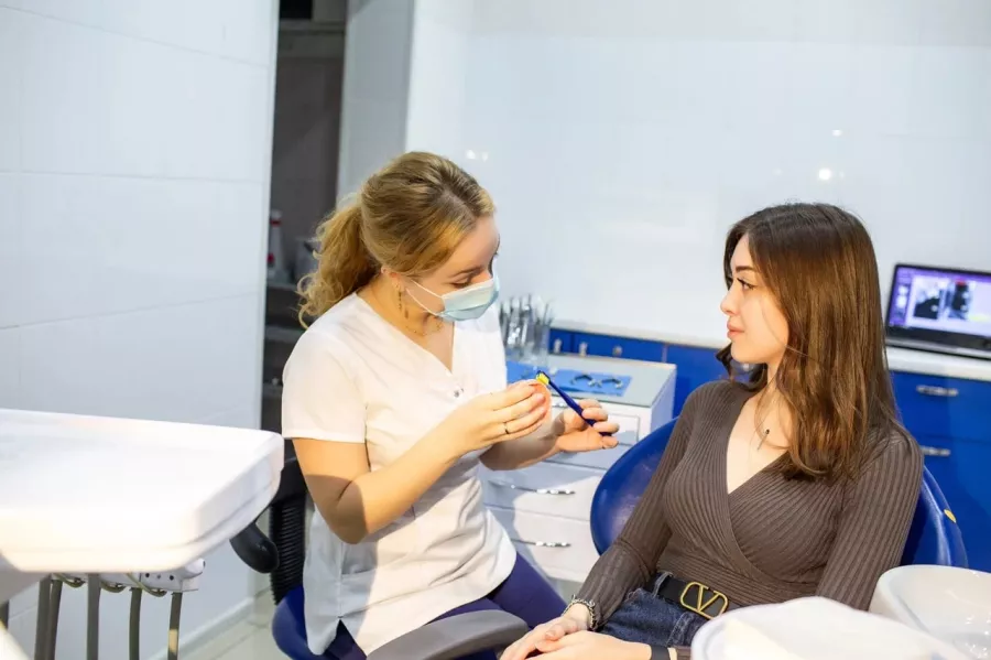 Стоматологическая клиника Royal Dental в Сочи: Зубы, Ортодонт, Лечение кариеса, Брекеты, Установка имплантов,