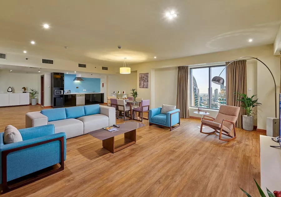 Отель Ramada Hotel & Suites by Wyndham JBR 4* в Дубаи: Просторные номера , Бассейн , Детская площадка , Шведский стол , Конференц-зал,
