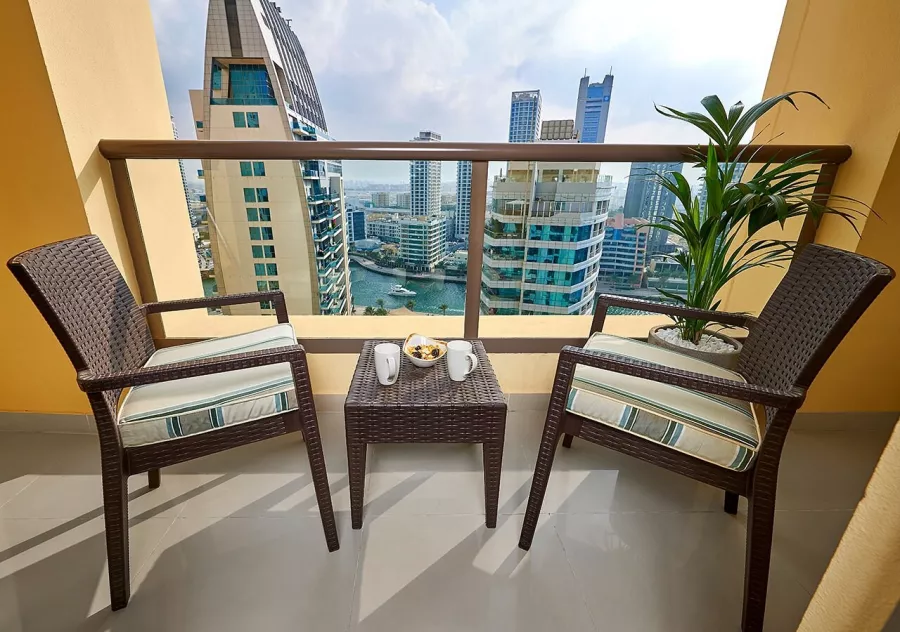 Отель Ramada Hotel & Suites by Wyndham JBR 4* в Дубаи: Просторные номера , Бассейн , Детская площадка , Шведский стол , Конференц-зал,