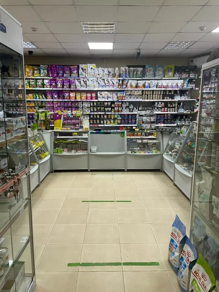 Зоомагазин "Верные друзья".