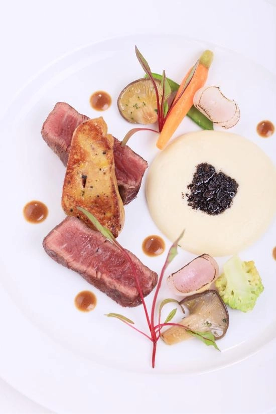 Ресторан Maison FLO в Пекине: Ресторан, Кафе, Классическая кухня, Китайская кухня, Французская кухня, Доставка,