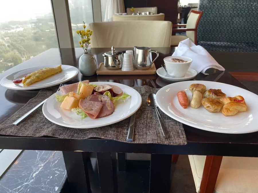 Ресторан The Lounge (Beijing Marriott Hotel Northeast) в Пекине: Еда, Ресторан, Кафе, Классическая кухня, Китайская кухня, Европейская кухня, Доставка,