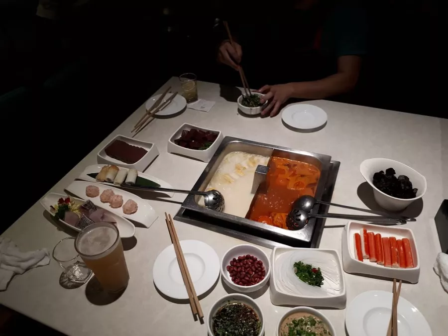 Ресторан BeiJing Haidilao Hot Pot (Wangfujing) в Пекине: Ресторан, Кафе, Классическая кухня, Китайская кухня, Сычуаньская кухня, Доставка,