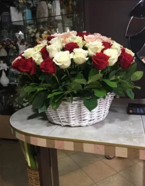 Цветочный магазин "Николь-букет".