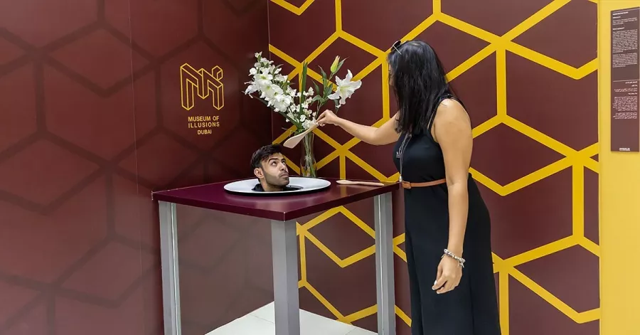 Музей иллюзий The Museum of Illusions Dubai в Дубаи: Мир иллюзий , Голограммы , Оптические иллюзии , Вихревой туннель , Логические игры ,