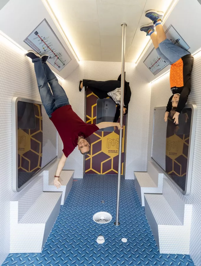 Музей иллюзий The Museum of Illusions Dubai в Дубаи: Мир иллюзий , Голограммы , Оптические иллюзии , Вихревой туннель , Логические игры ,