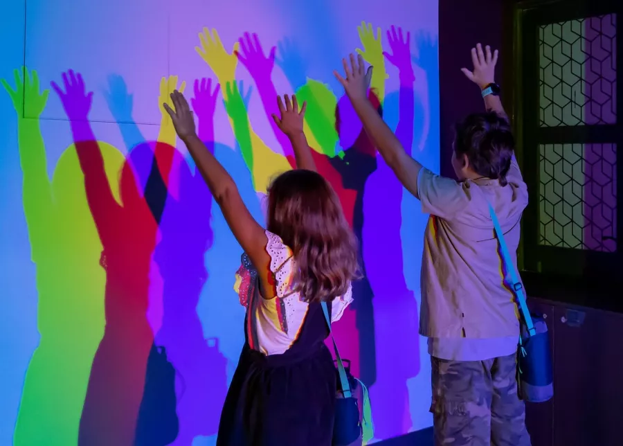 Музей иллюзий The Museum of Illusions Dubai в Дубаи: Мир иллюзий , Голограммы , Оптические иллюзии , Вихревой туннель , Логические игры ,