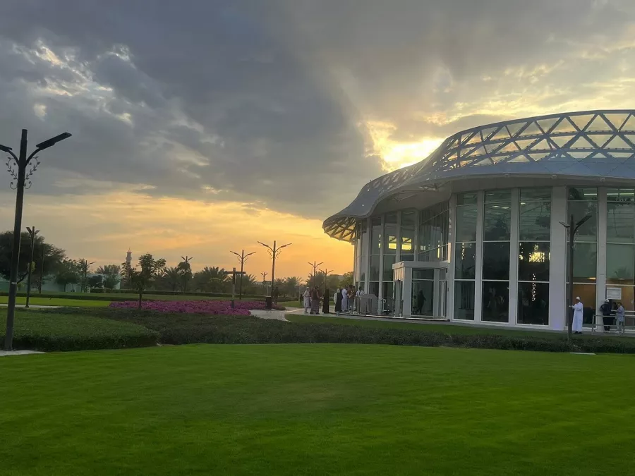 Парк Quranic Park в Дубаи: Теплицы , Растения с Корана, Пещера чудес , Фруктовые сады , Экзотические растения ,
