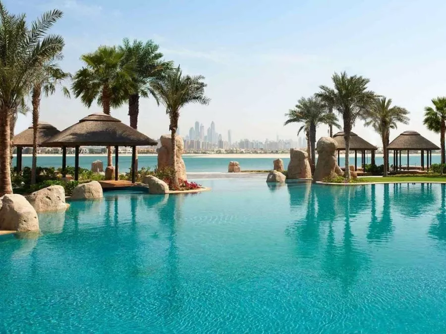 Отель Sofitel Dubai The Palm Resort & SPA 5* в Дубаи: Прибрежный отель , Спа комплекс , Фитнес-центр , Бассейн , Комфортные номера ,