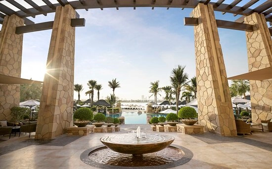 Отель Sofitel Dubai The Palm Resort & SPA 5* в Дубаи: Прибрежный отель , Спа комплекс , Фитнес-центр , Бассейн , Комфортные номера ,