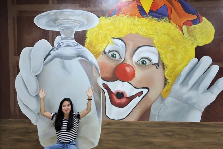 Музей 3D World Dubai, Trick-Art Selfie Museum в Дубаи: Оптические иллюзии , Интерактивная галлерея , Трехмерное искусство , Художественный музей ,