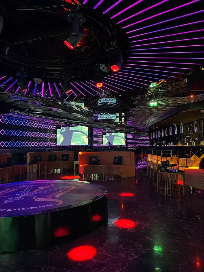 Клуб Millionaire Restaurant & Lounge - Al Jaddaf в Дубаи: Дискотека, Бар, Танцы, Движуха, Вечеринки, Коктейли, Танцпол,